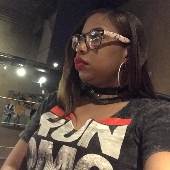 Meet your Posher, Candace - Picture 2 of 5